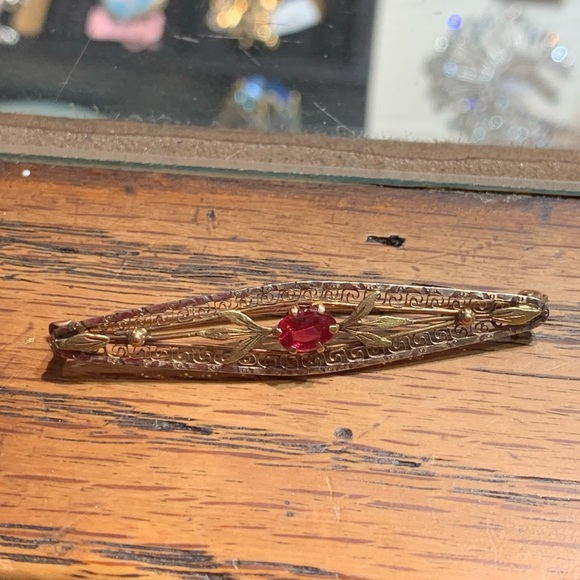 Edwardian 10K Art Deco Bar Pin with Faceted Pink Stone - Picture 1 of 5